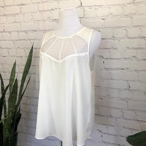 🌸 3/$15 Lush White Sleeveless Blouse - Picture 5 of 8